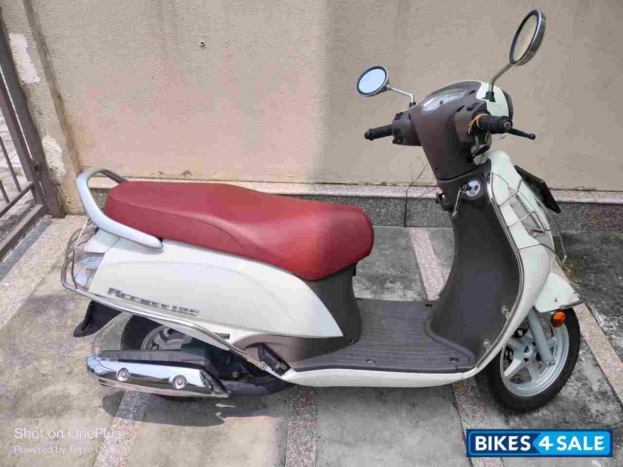 White Suzuki Access 125 CBS