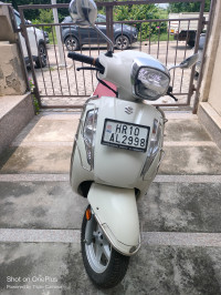 White Suzuki Access 125 CBS