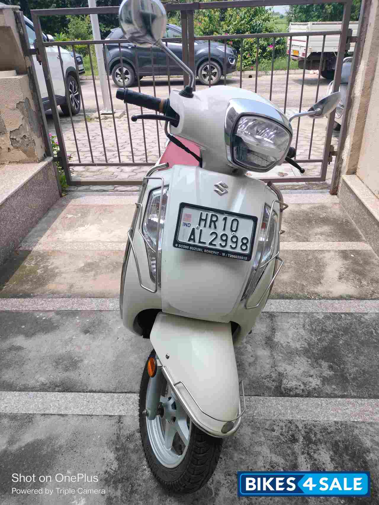 White Suzuki Access 125 CBS