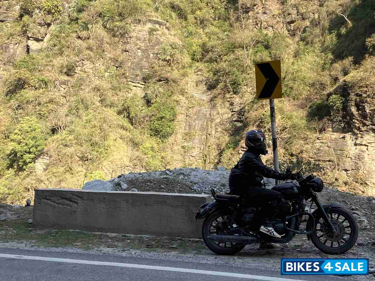 Jawa 42 Dual Channel ABS AllStar Black