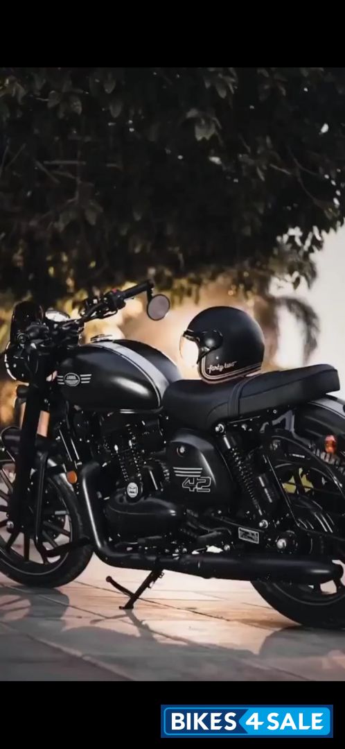 Jawa 42 Dual Channel ABS AllStar Black