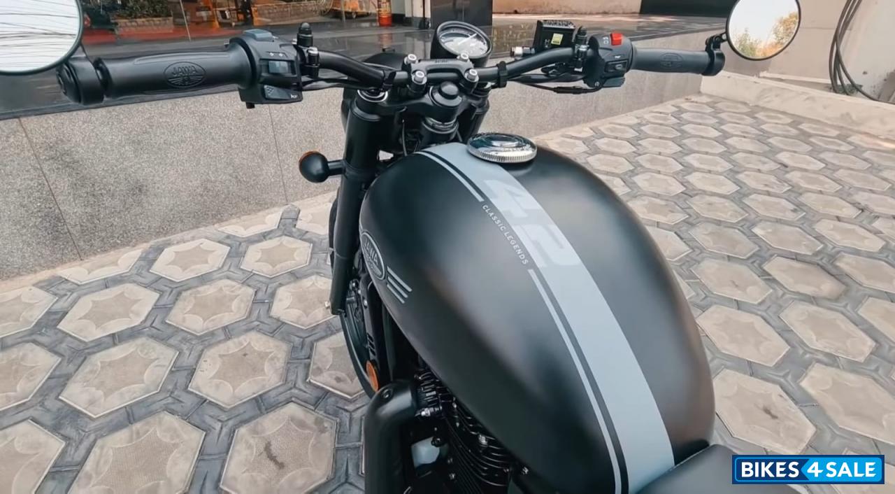 Jawa 42 Dual Channel ABS AllStar Black