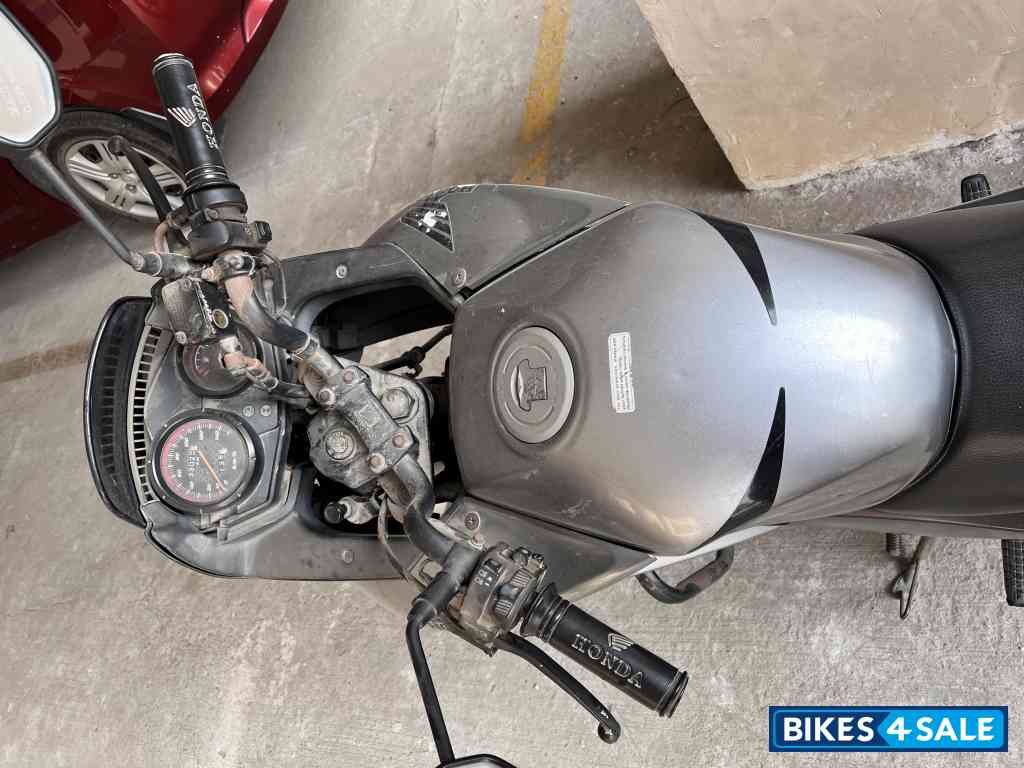 Silver Honda CBF Stunner