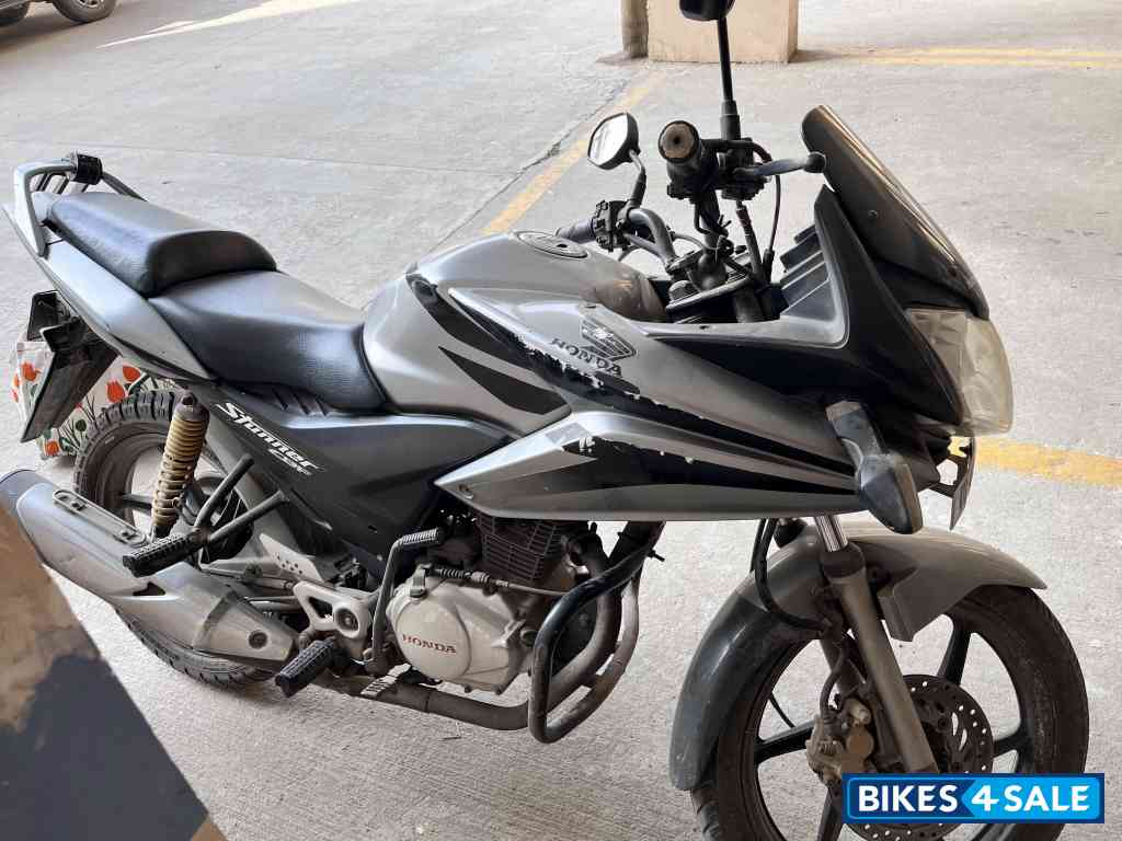Silver Honda CBF Stunner
