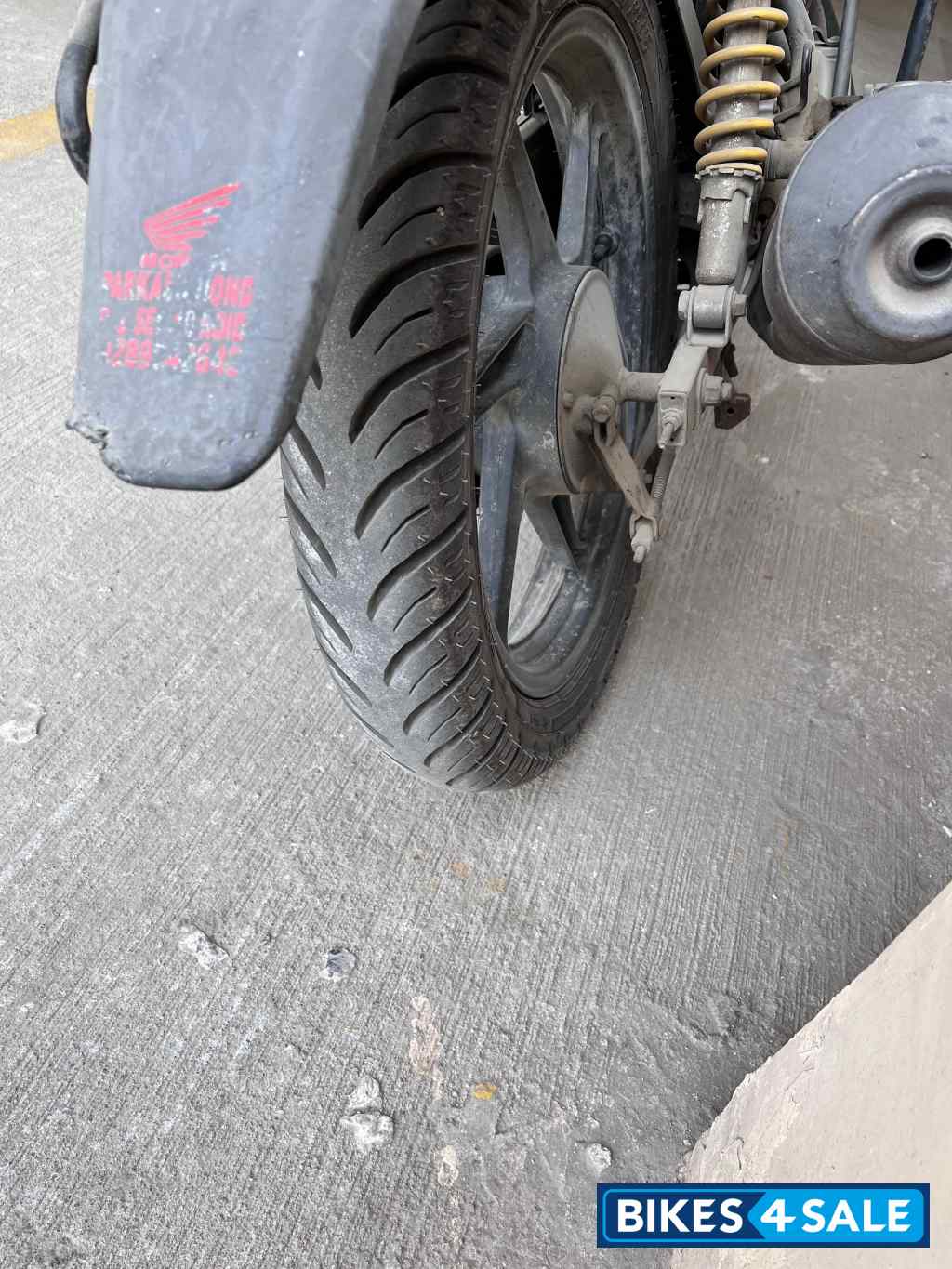 Silver Honda CBF Stunner