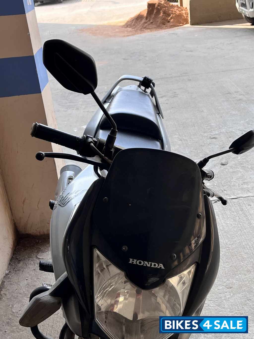 Silver Honda CBF Stunner