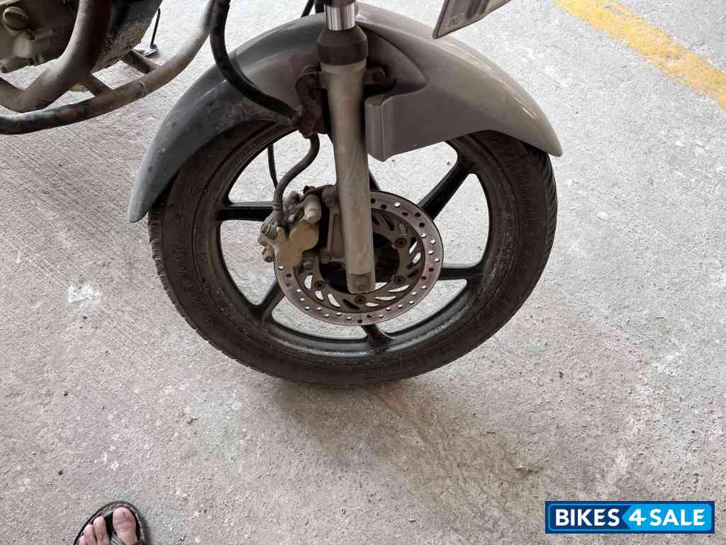 Silver Honda CBF Stunner