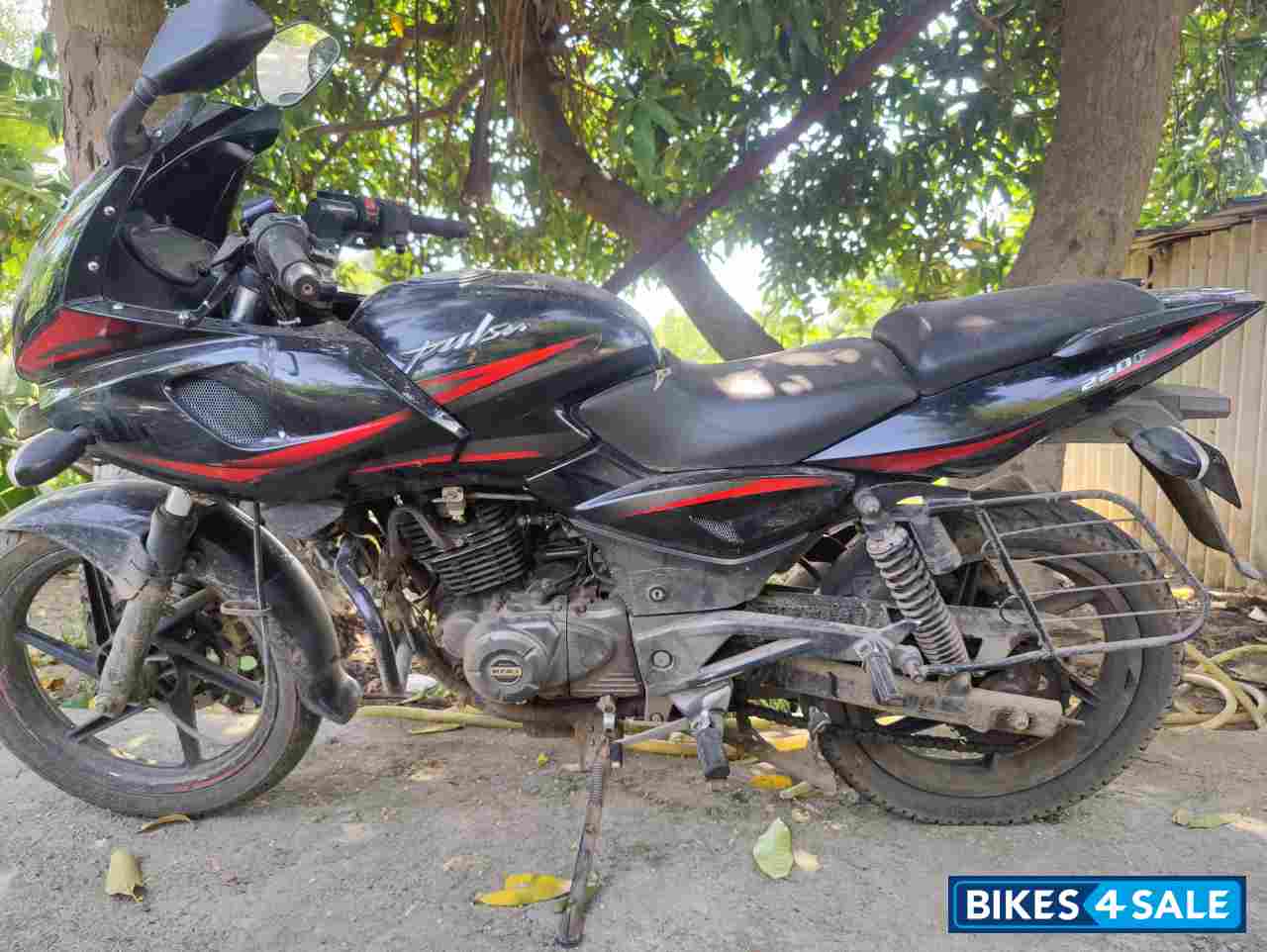 Bajaj Pulsar 220F