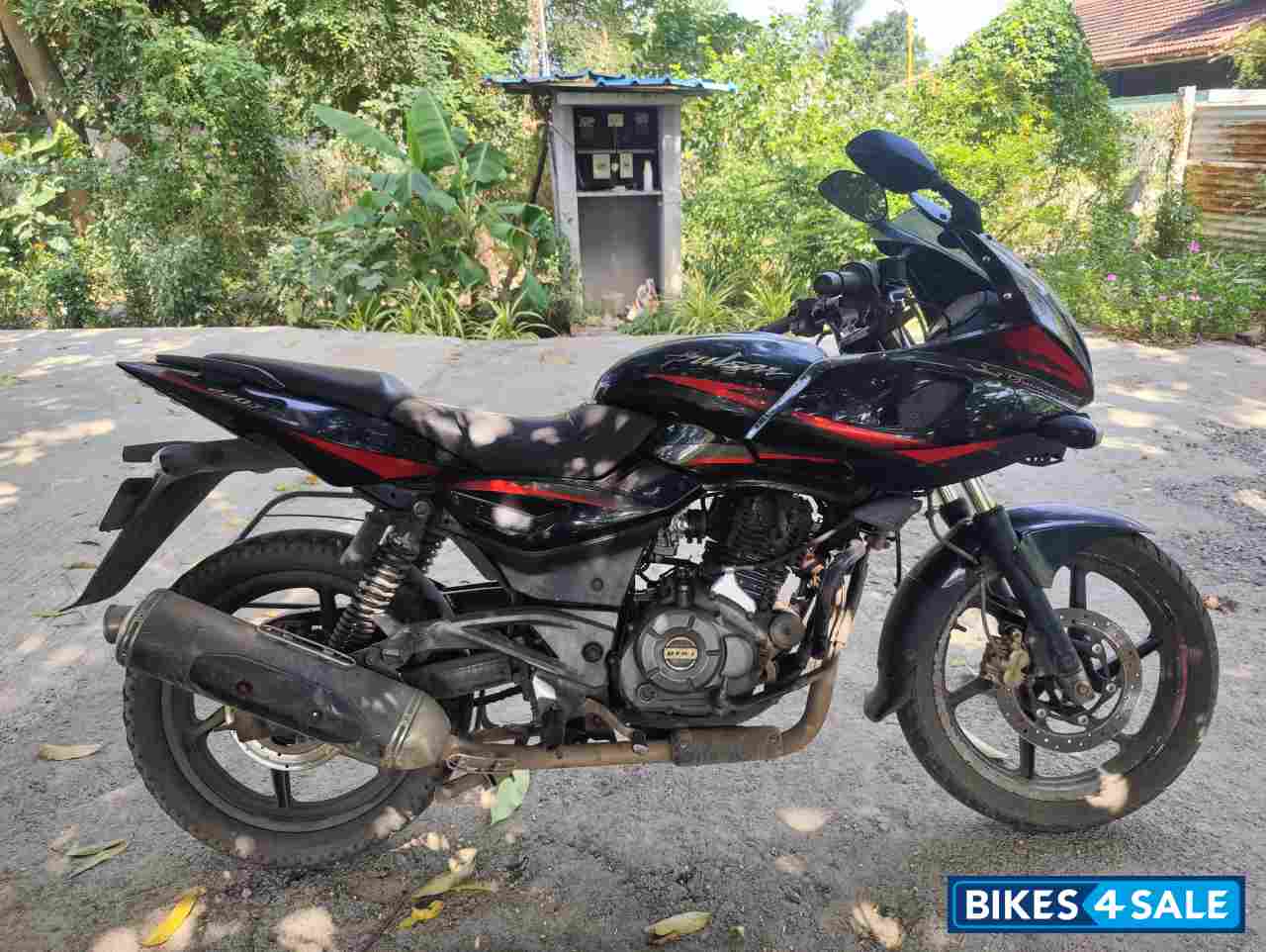 Bajaj Pulsar 220F