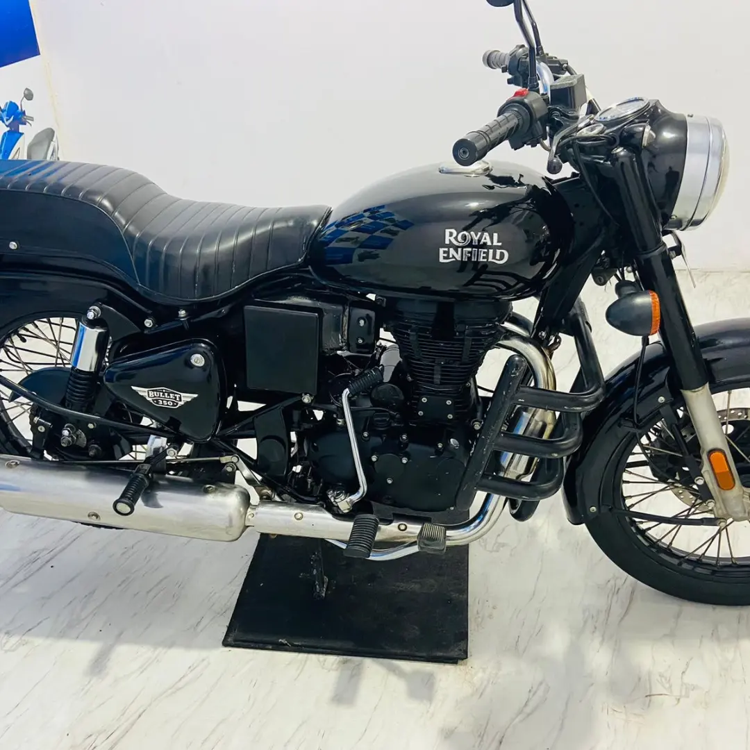 Black Royal Enfield Bullet 350 ES BS6