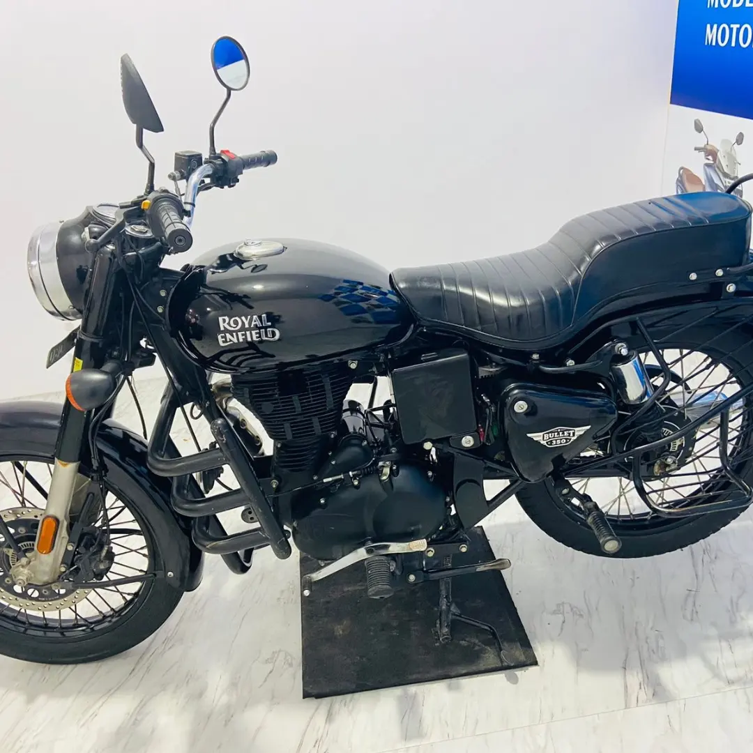 Black Royal Enfield Bullet 350 ES BS6