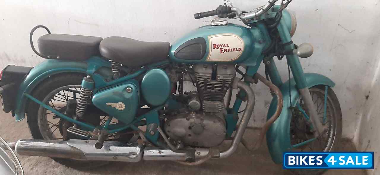 Blue Royal Enfield Bullet 500