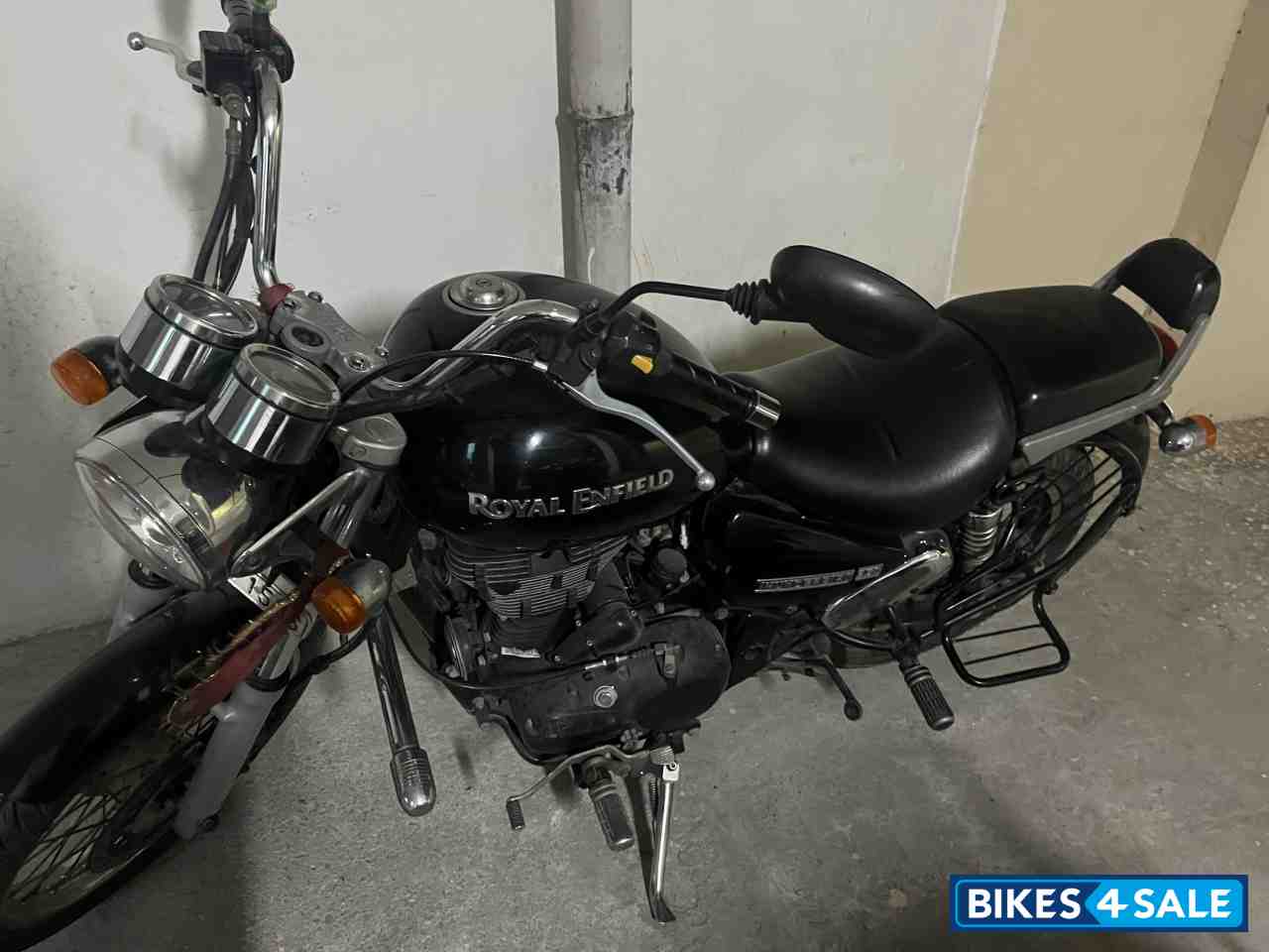 Black Royal Enfield Thunderbird 350