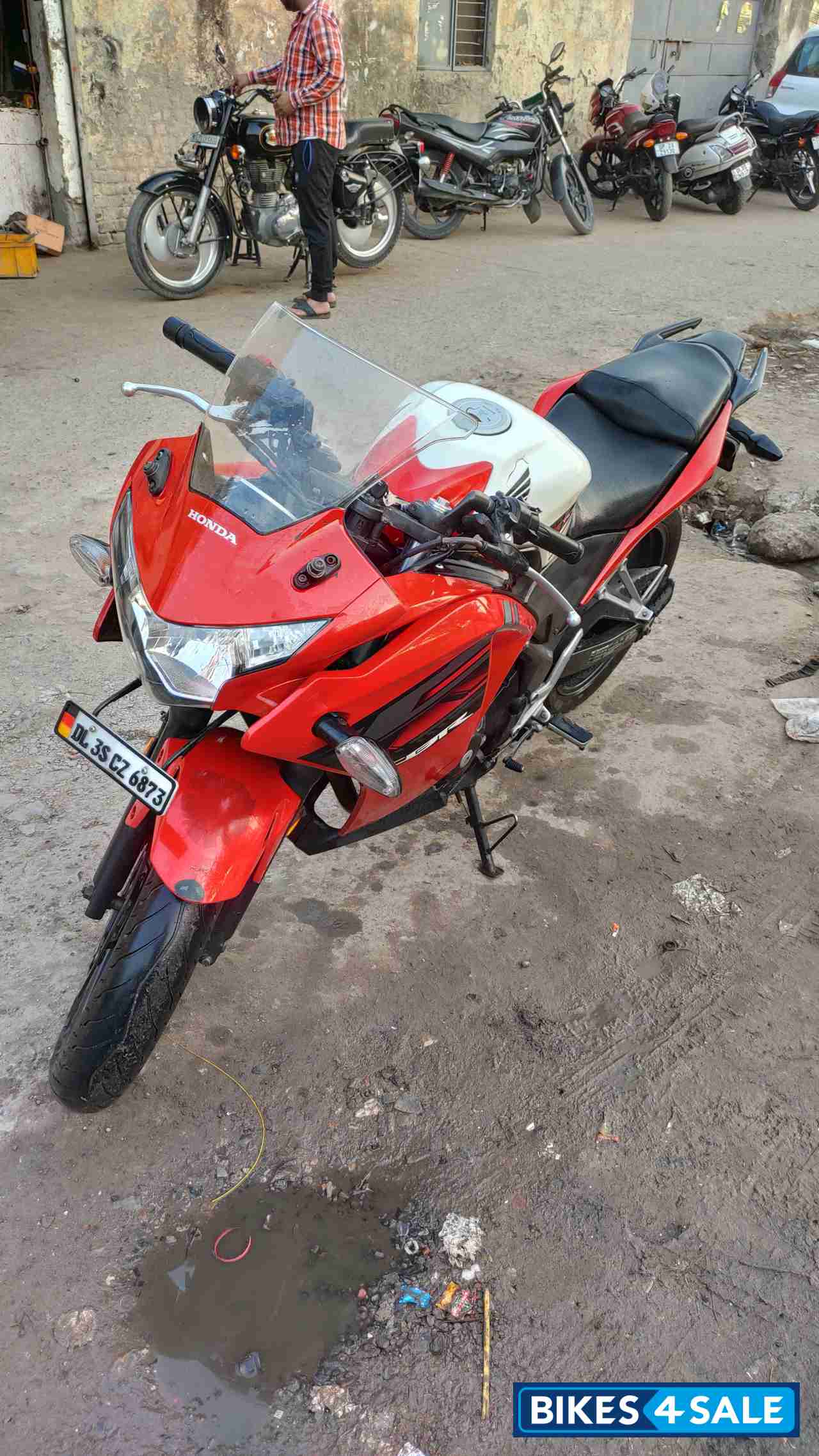 Red Honda CBR 250R