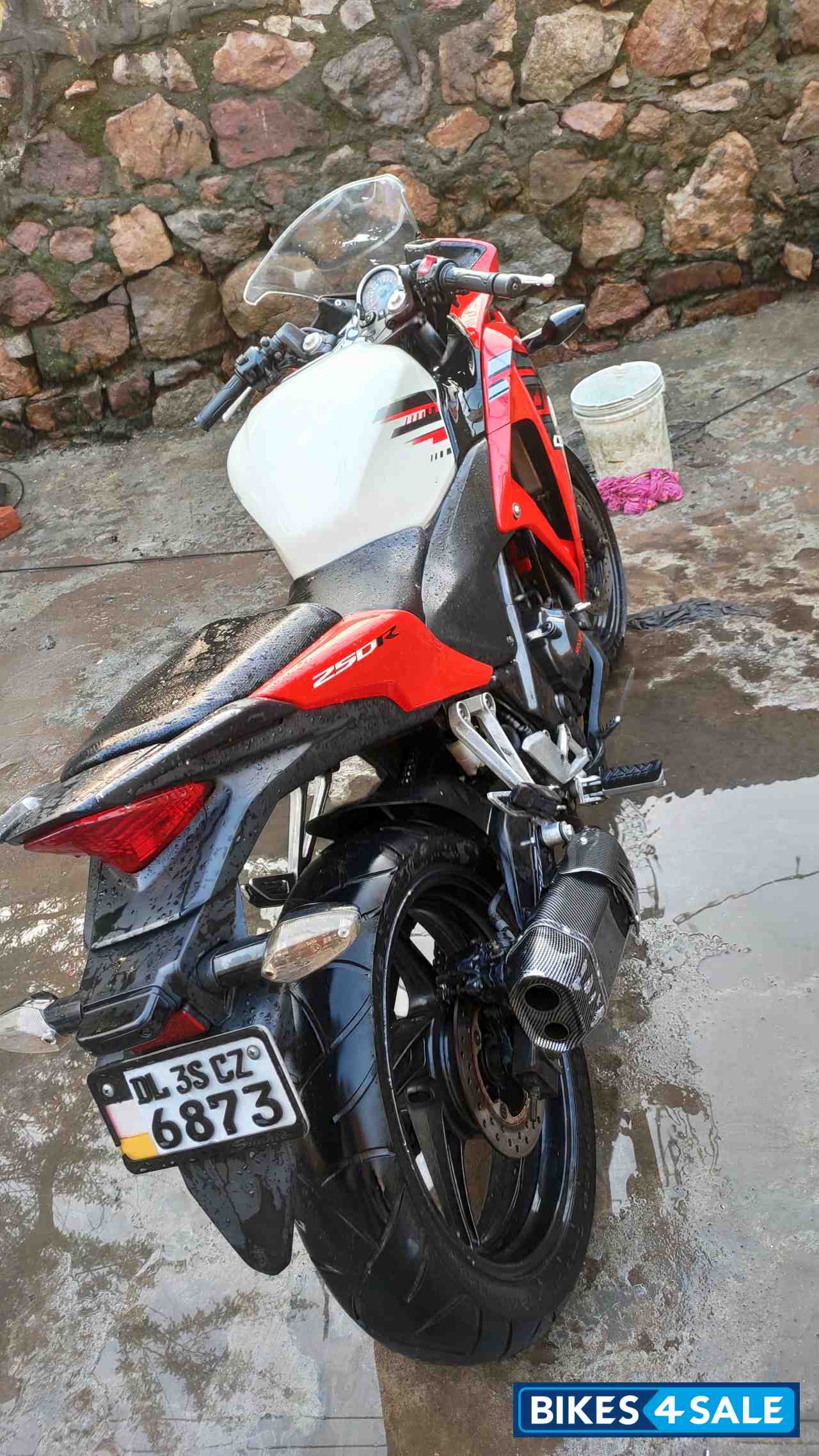 Red Honda CBR 250R
