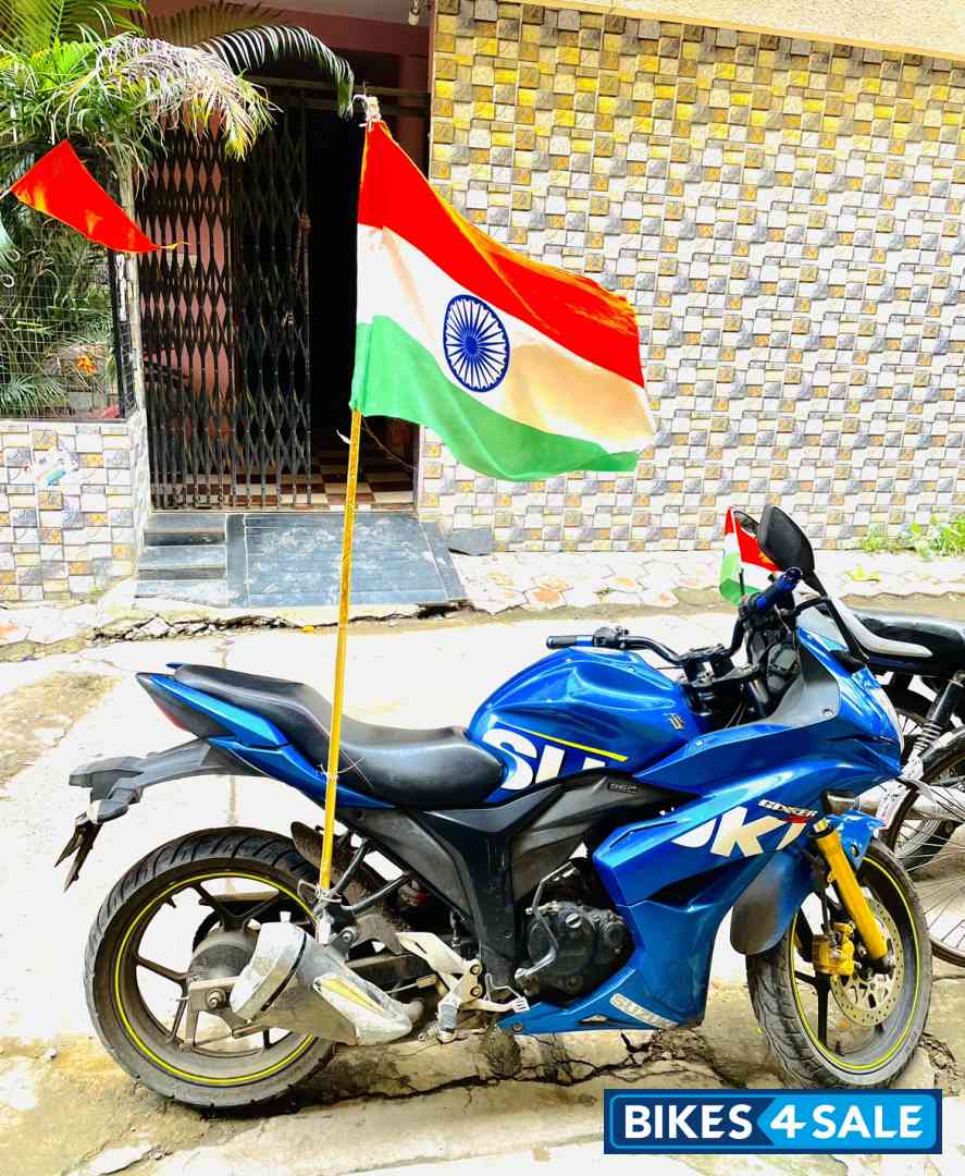 Blue Suzuki Gixxer SF Fi