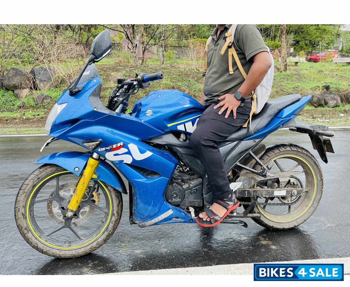 Blue Suzuki Gixxer SF Fi
