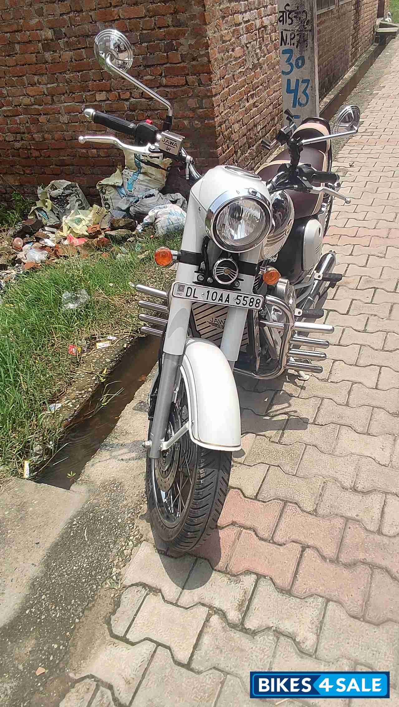 White Jawa Jawa BS6