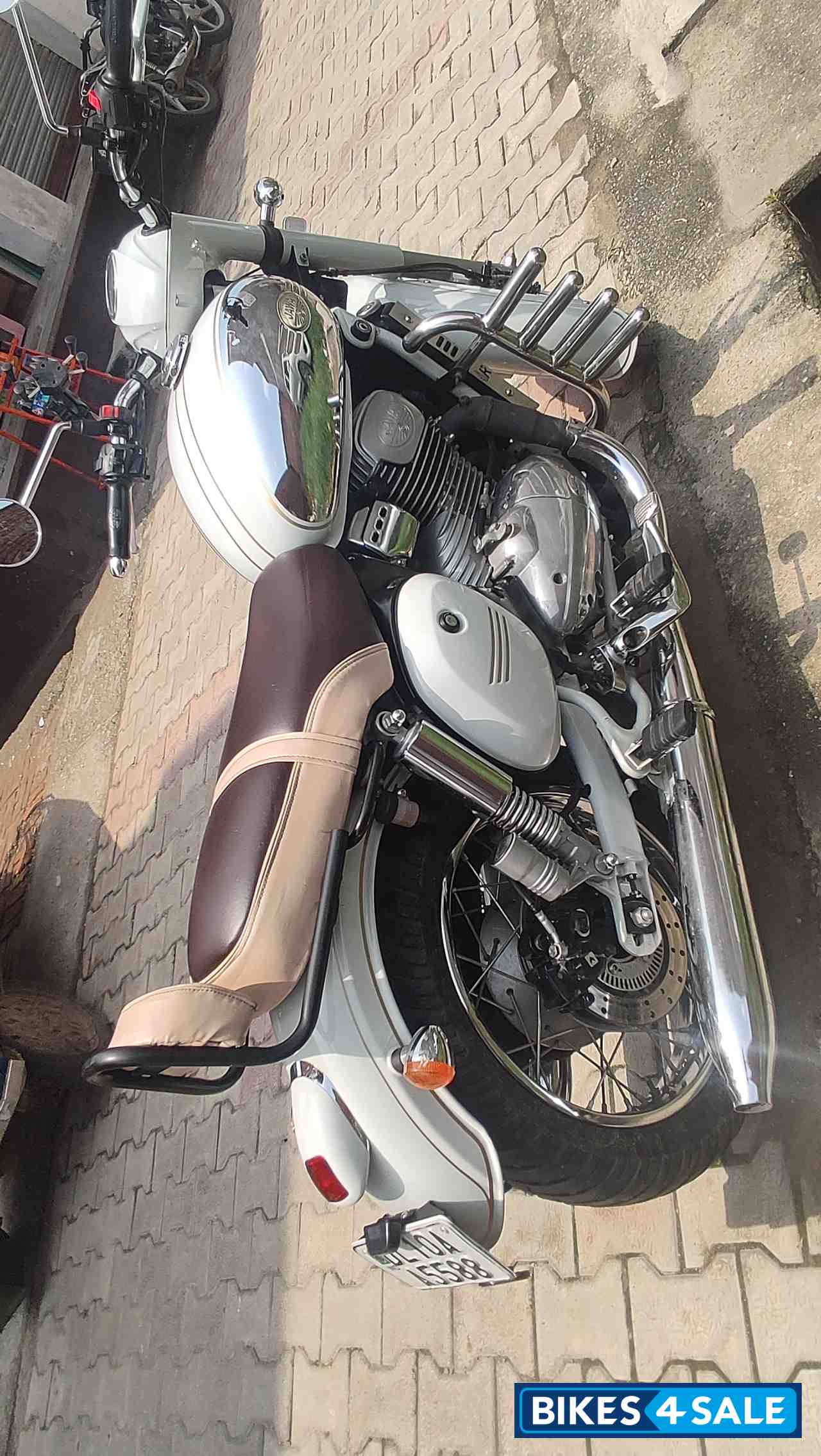 White Jawa Jawa BS6