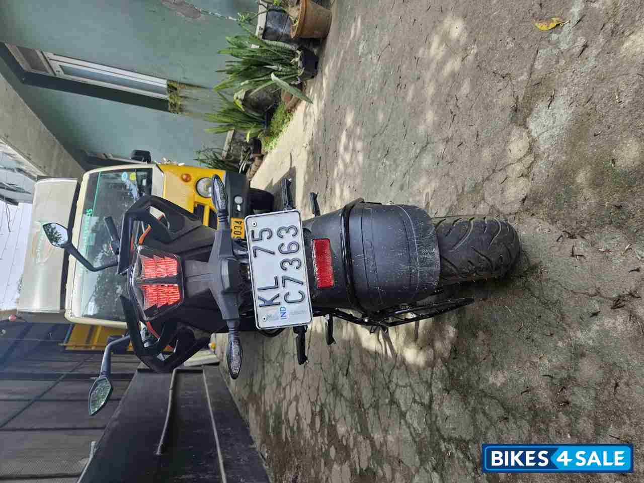 Grey KTM Duke 200 2022