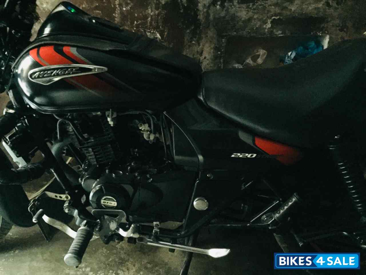 Bajaj Avenger 220 DTS-i Bajaj Avenger 220 DTS-i