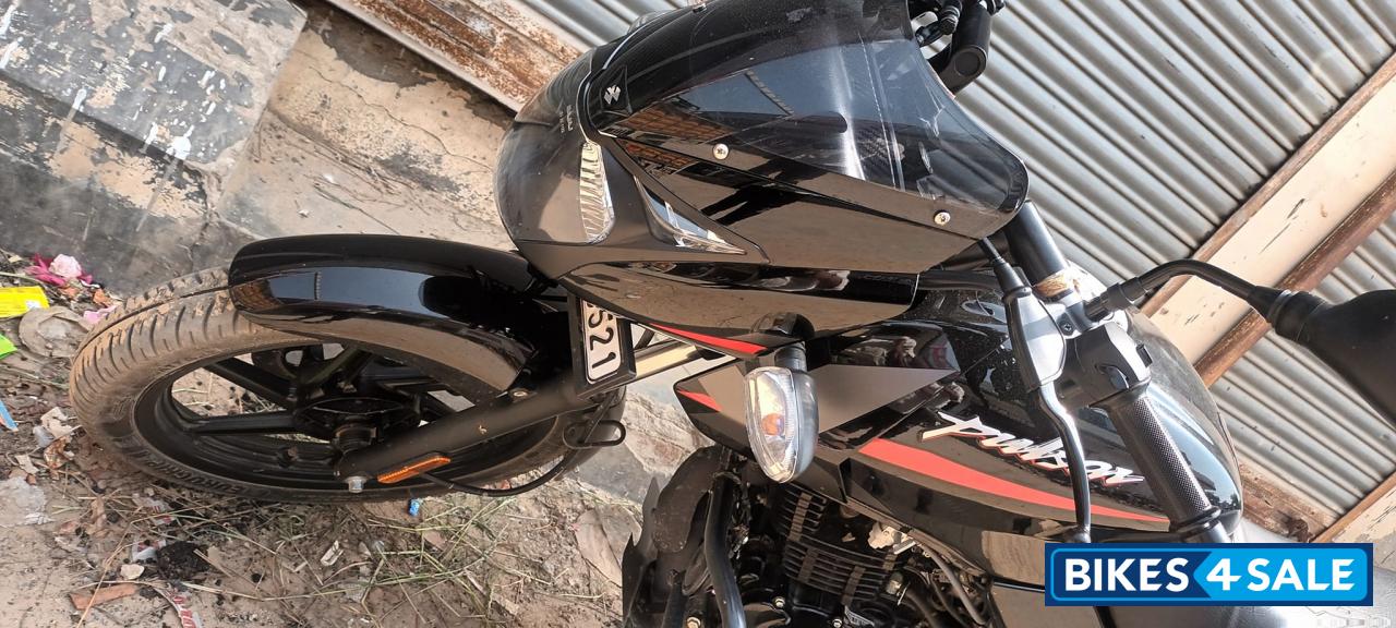 Bajaj Pulsar 125 Neon Disc Single Seat