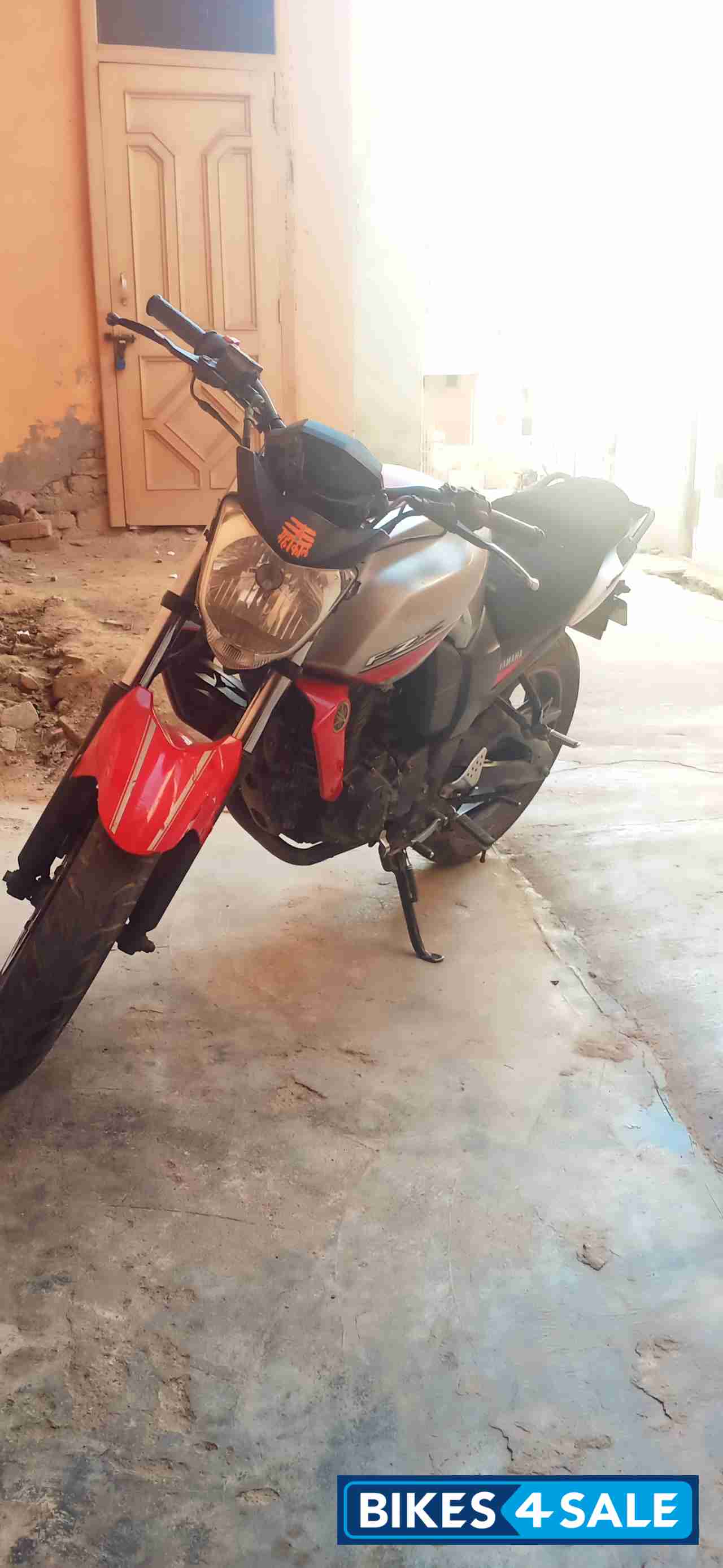 Silver Red Yamaha FZ-S