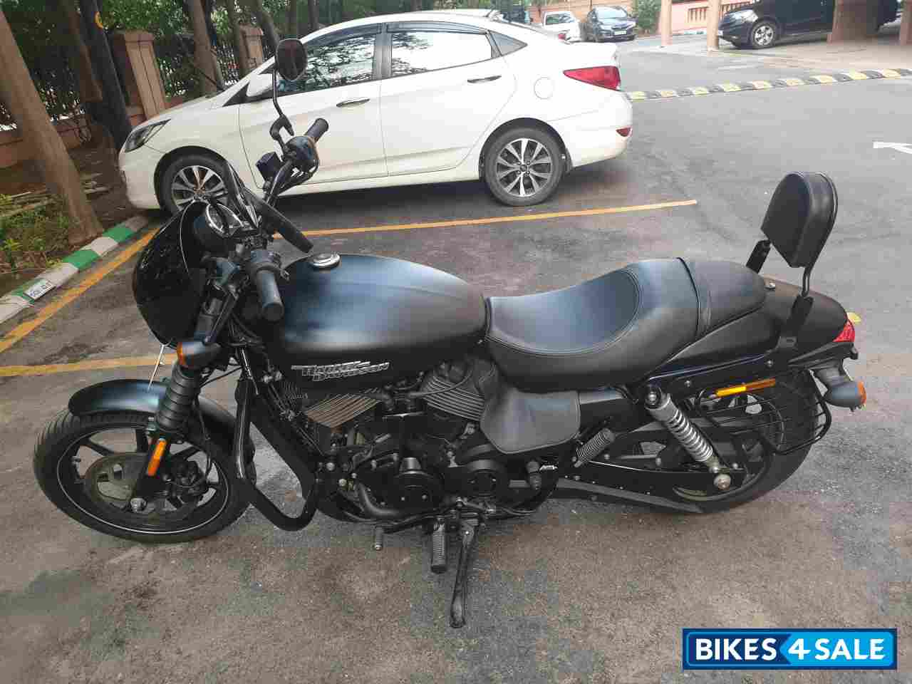 Black Mat Harley Davidson Street 750