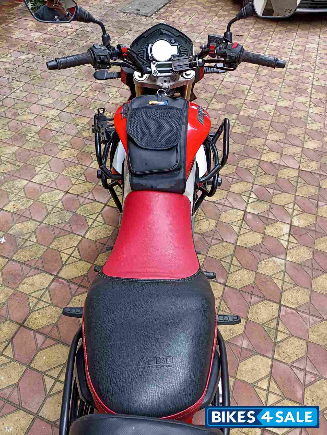 Mahindra Mojo XT 300
