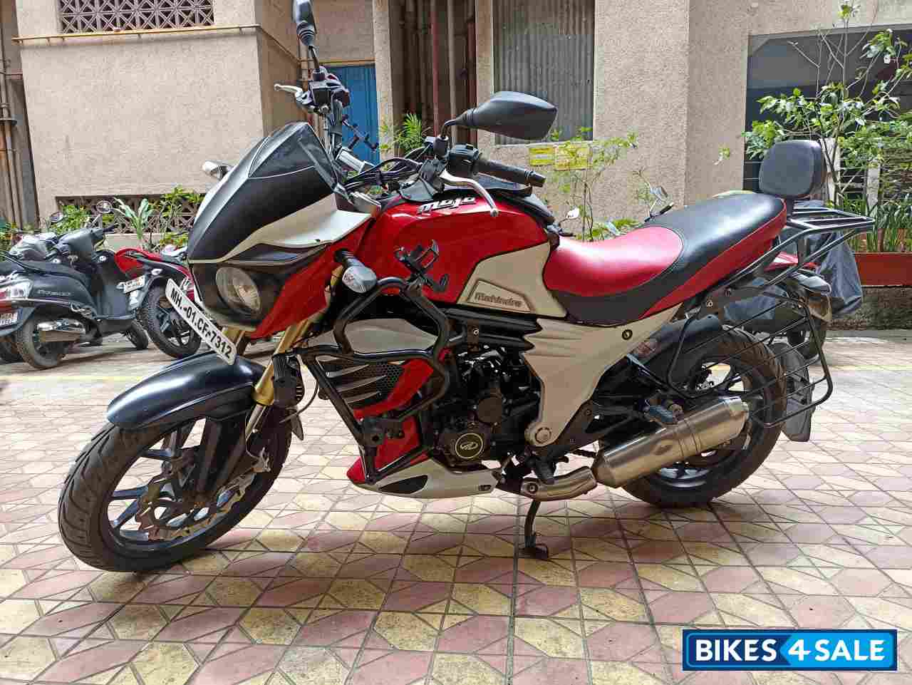 Mahindra Mojo XT 300