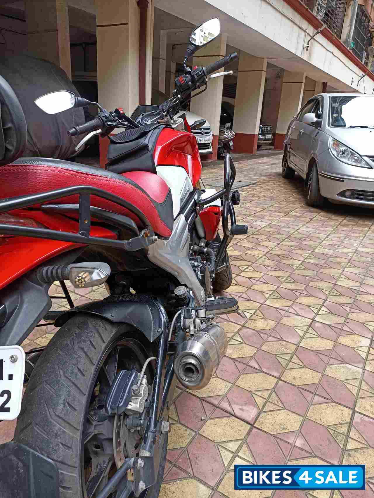 Mahindra Mojo XT 300