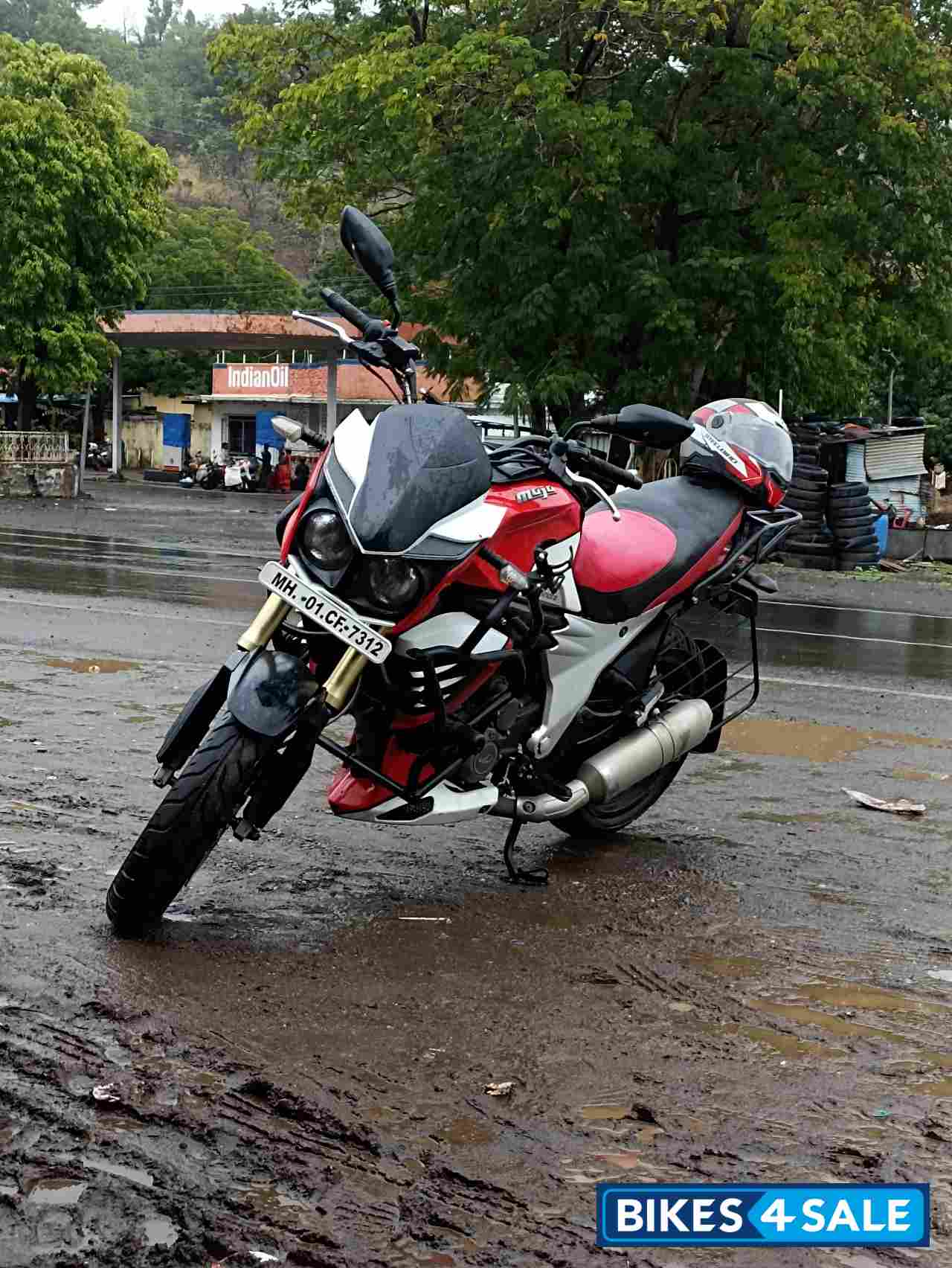 Mahindra Mojo XT 300