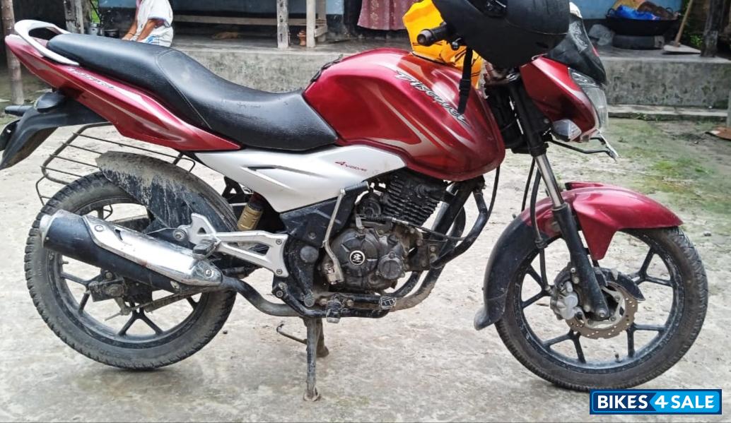 Red Bajaj Discover 125 ST
