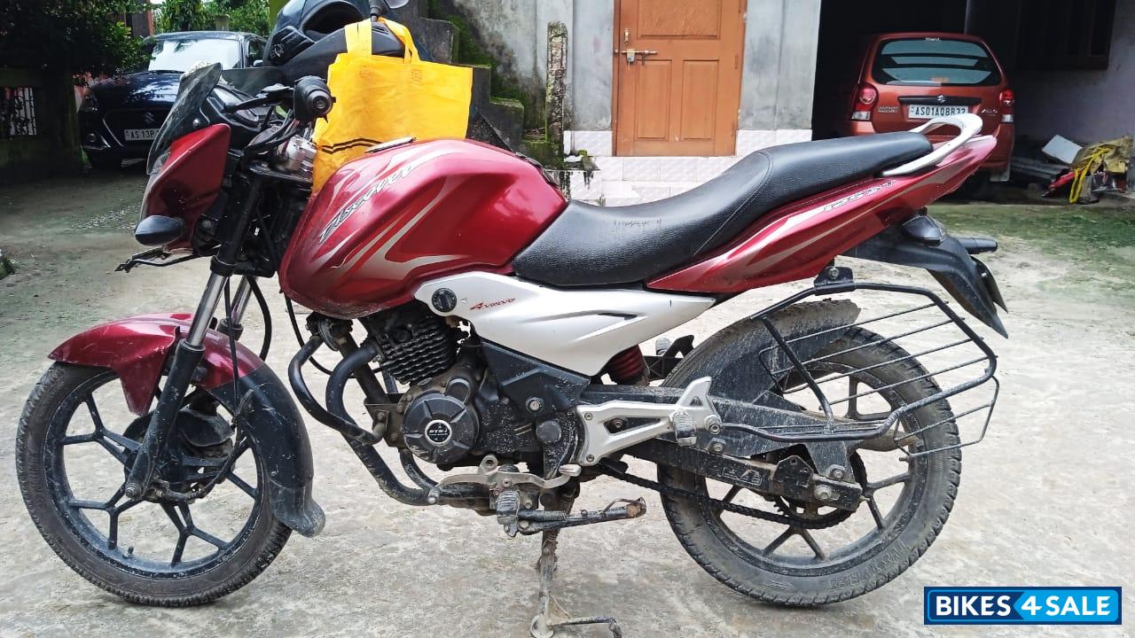 Red Bajaj Discover 125 ST
