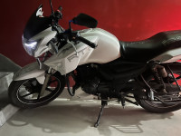 White TVS Apache RTR 180
