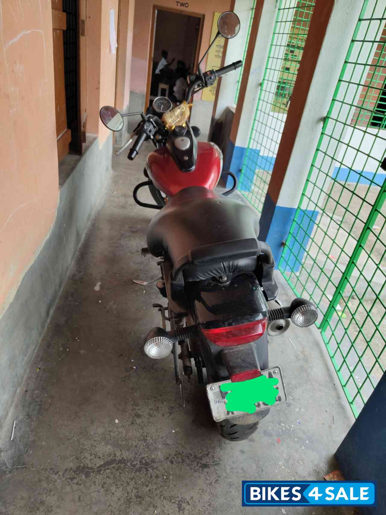 Red Bajaj Avenger Street 160 BS6