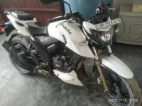 White TVS Apache RTR 200 4V