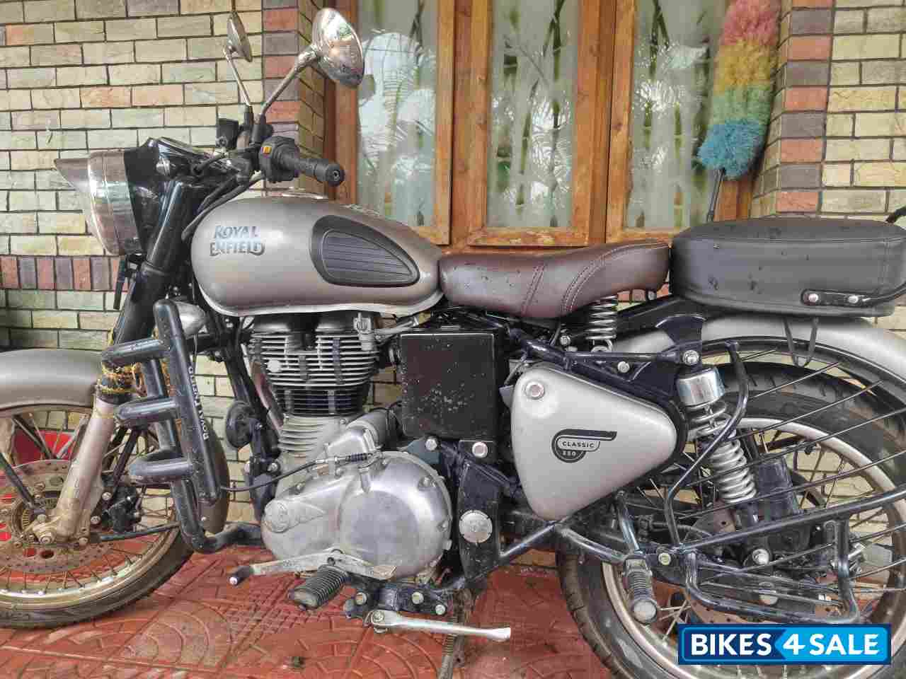 Gun Metal Grey Royal Enfield Classic Gunmetal Grey