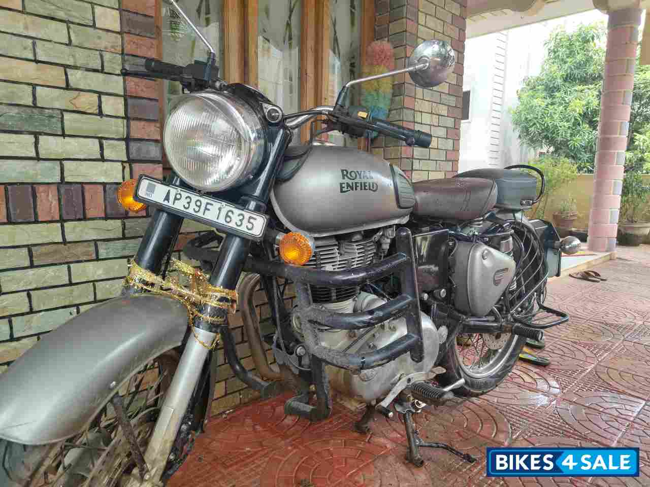 Gun Metal Grey Royal Enfield Classic Gunmetal Grey