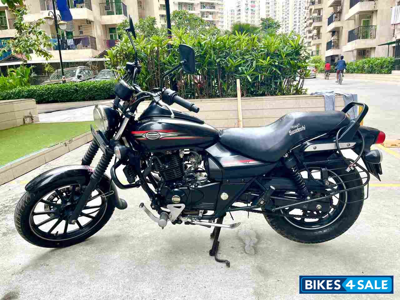 Black Bajaj Avenger Street 220