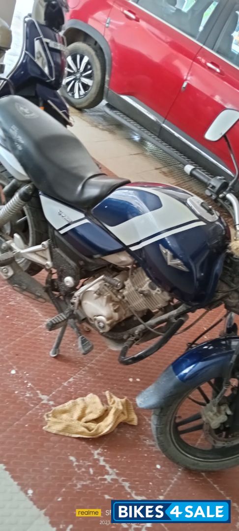 Bajaj V15