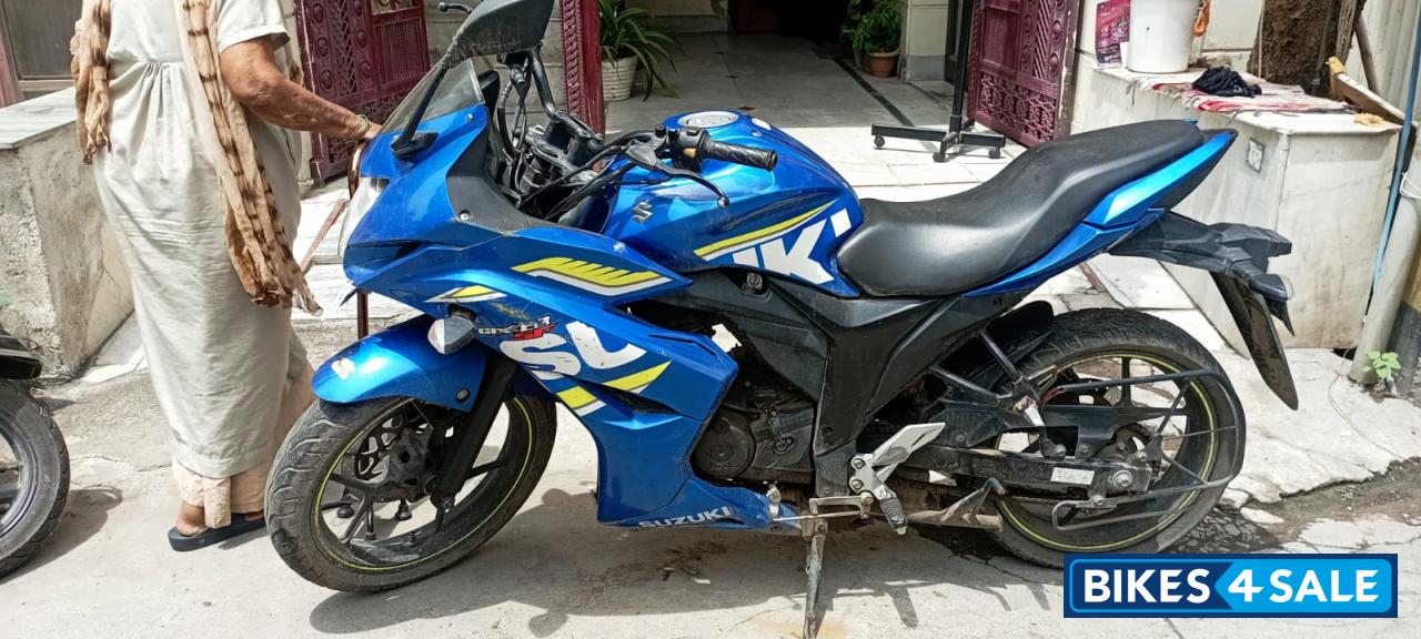 Met.triton Blue Suzuki Gixxer SF Met.triton Blue Suzuki Gixxer SF