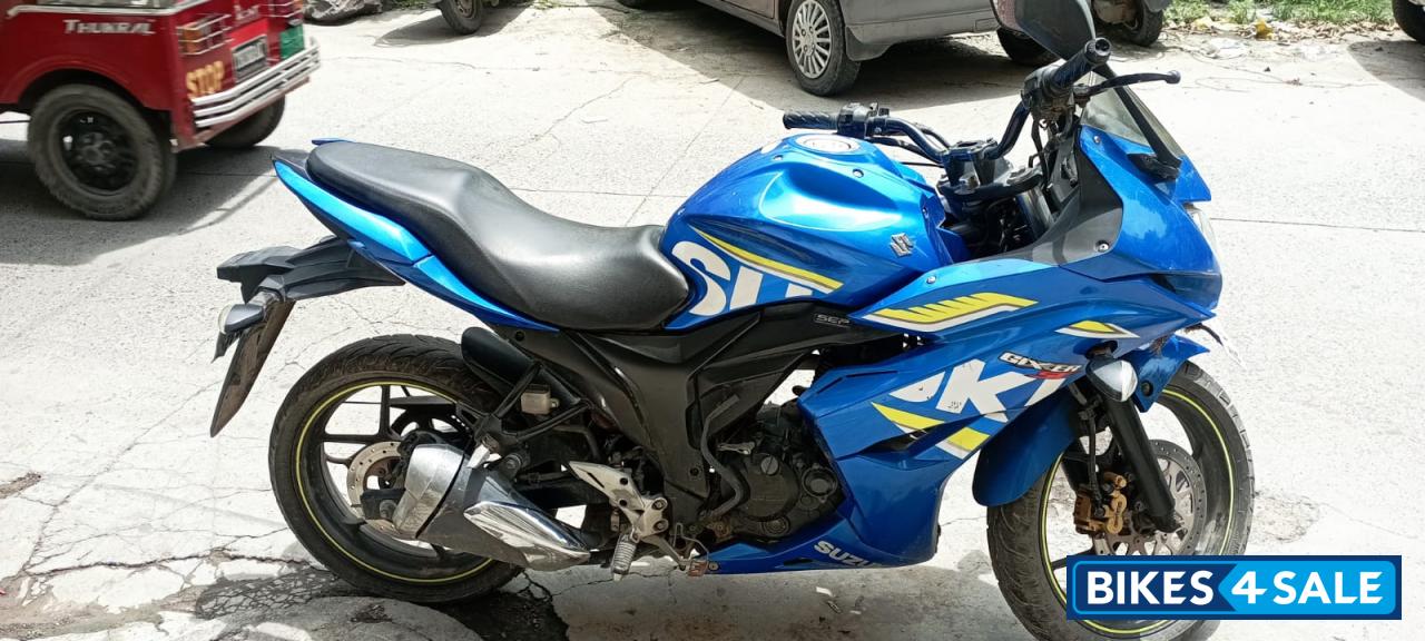 Met.triton Blue Suzuki Gixxer SF Met.triton Blue Suzuki Gixxer SF