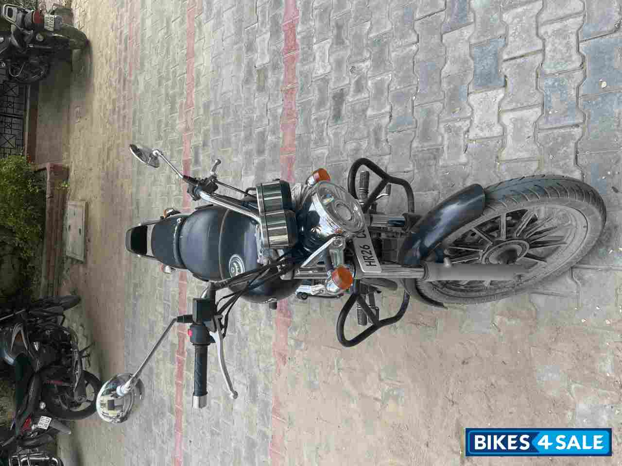 Black Royal Enfield Thunderbird 350