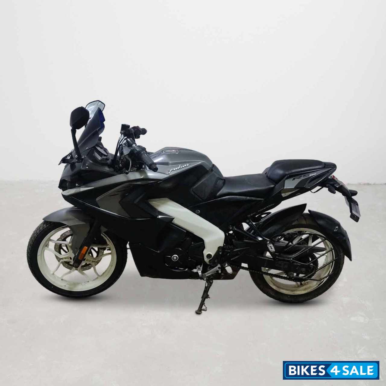 Bajaj Pulsar RS 200
