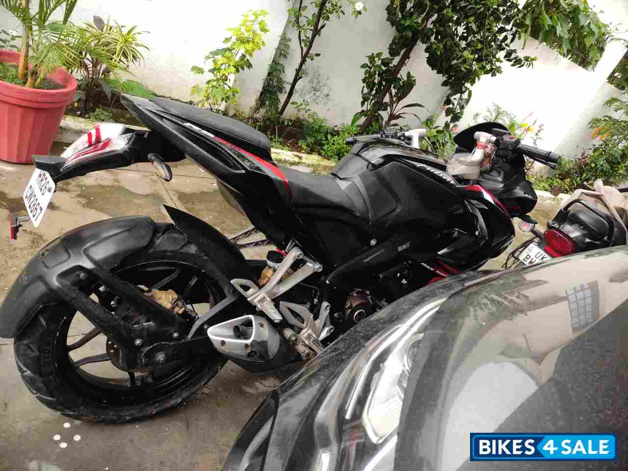 Black Bajaj Pulsar RS 200 ABS