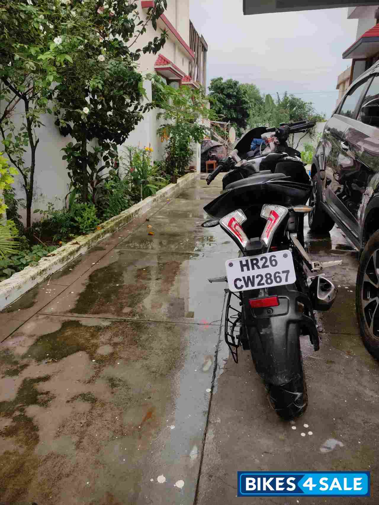 Black Bajaj Pulsar RS 200 ABS