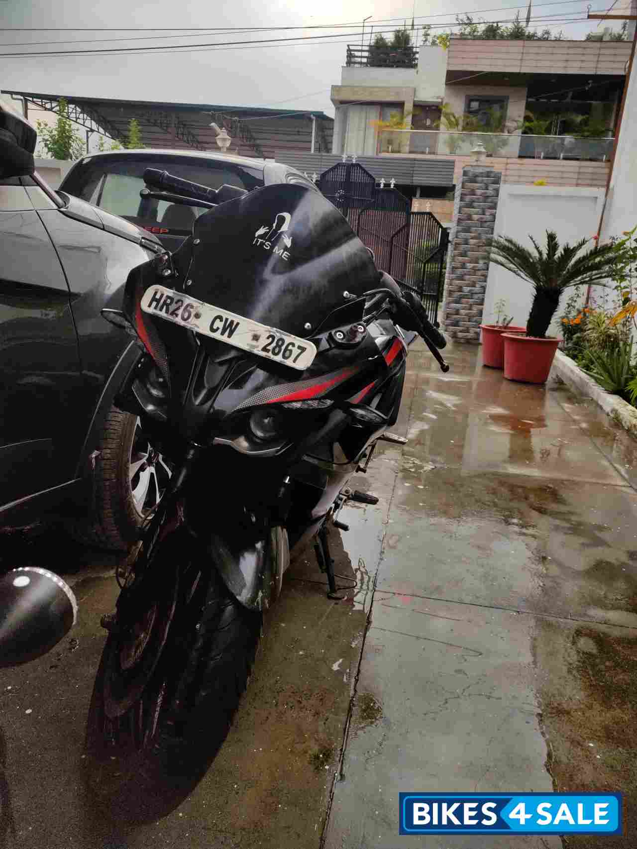 Black Bajaj Pulsar RS 200 ABS
