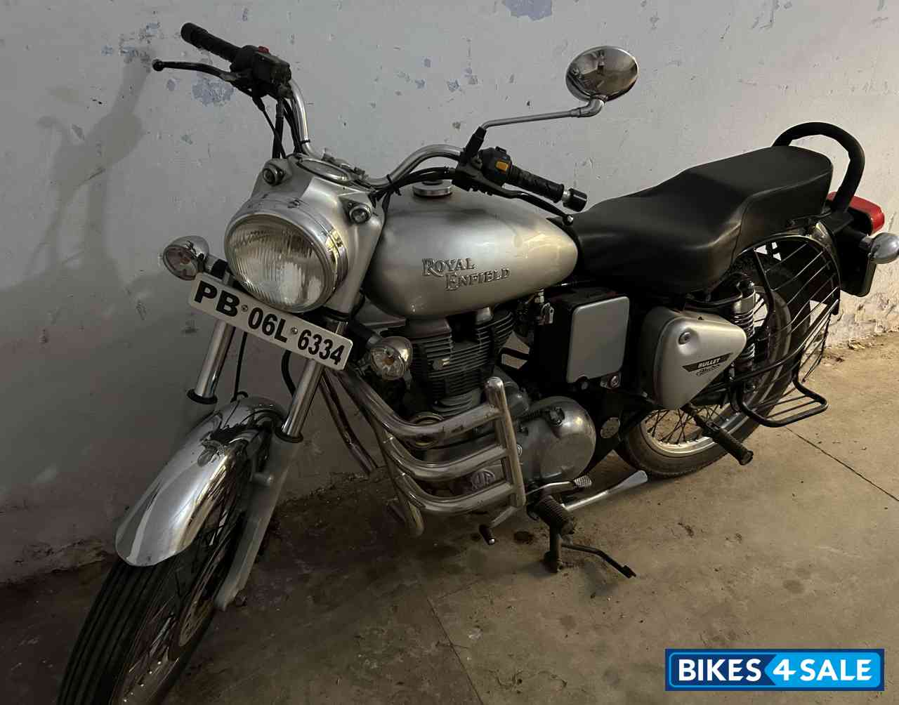 Silver Royal Enfield Bullet Electra Twinspark
