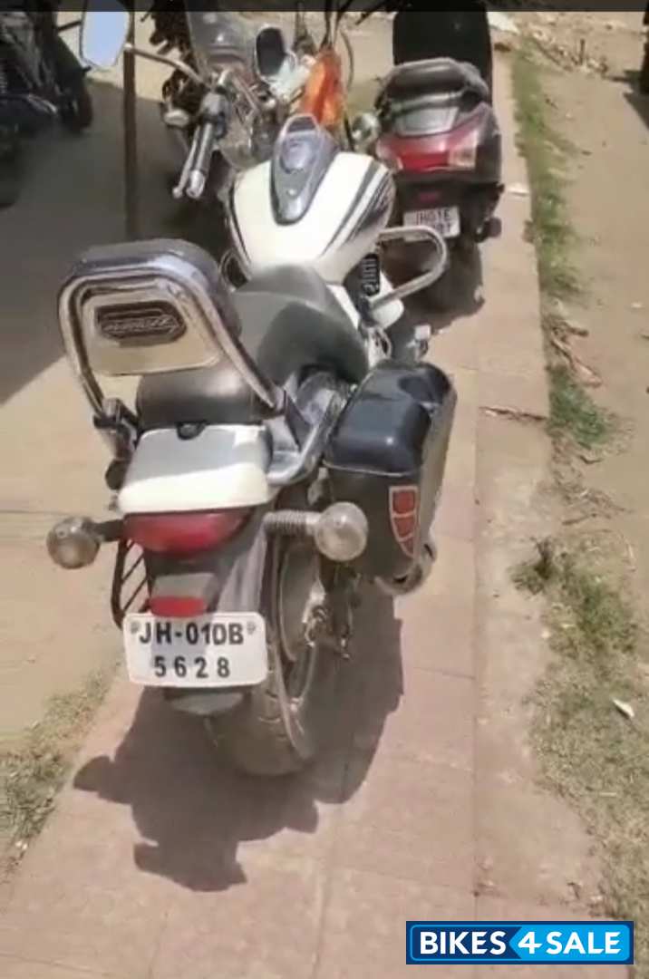 Bajaj Avenger Cruise 220 BS6